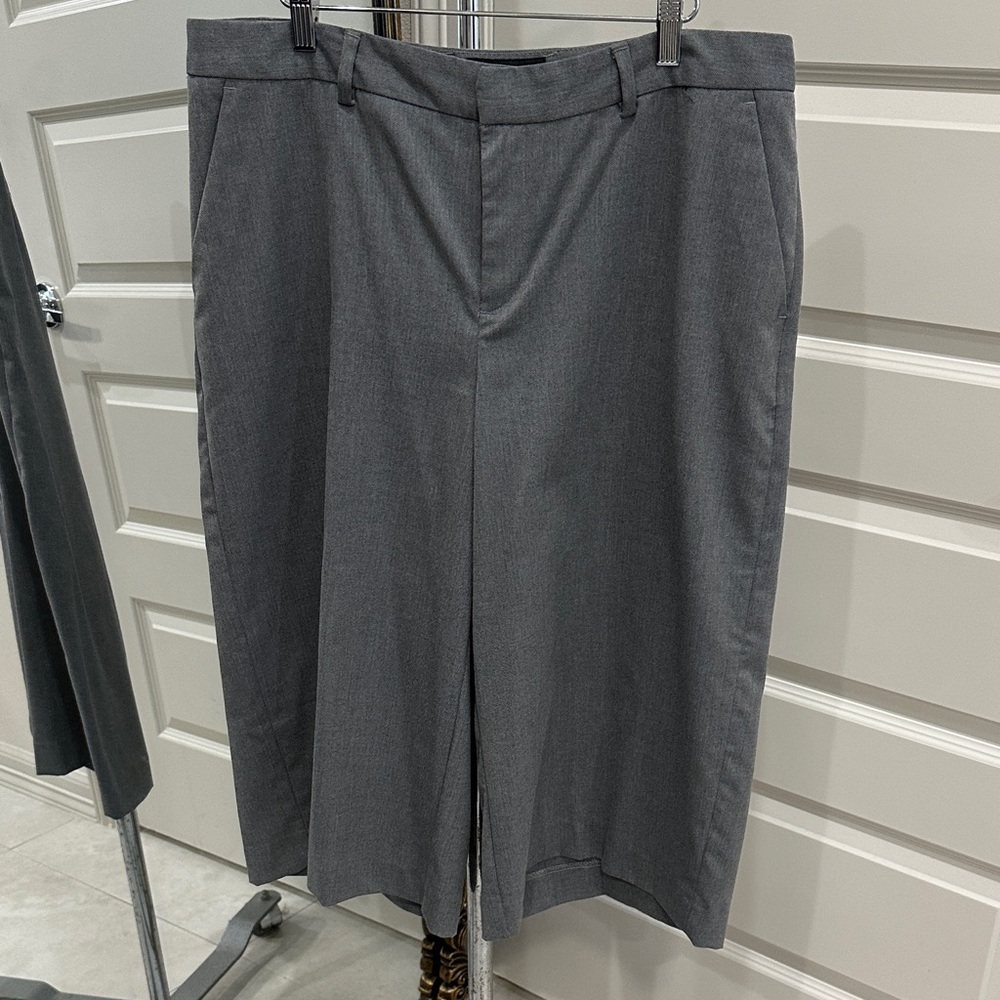 Banana Republic Gray Women's Shorts Bermudas EUC Size 14